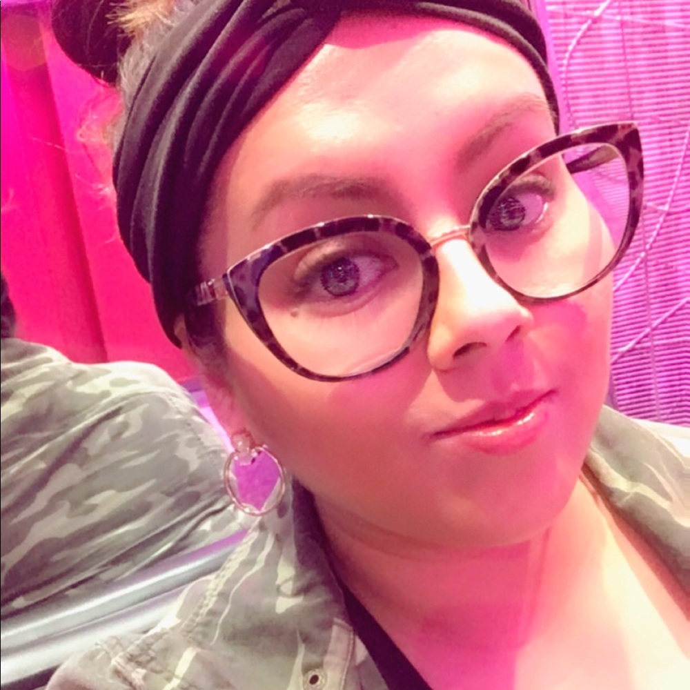 Meet your Posher, Scarlett pinkranger